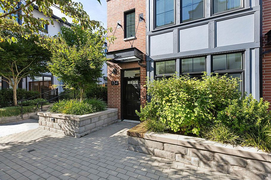 134 2070 Curling Road North Vancouver, BC - 3