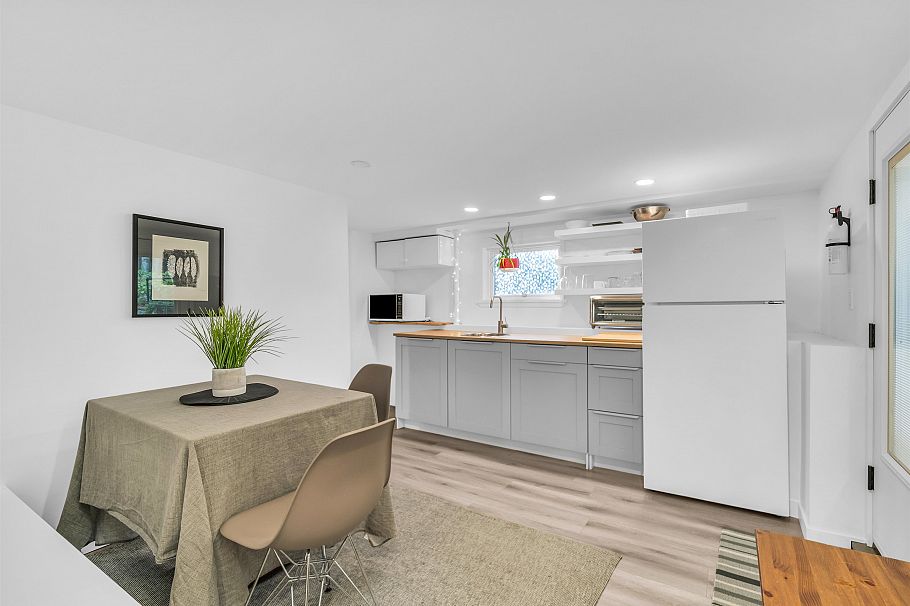 1327 E 29th Avenue Vancouver, BC - 16