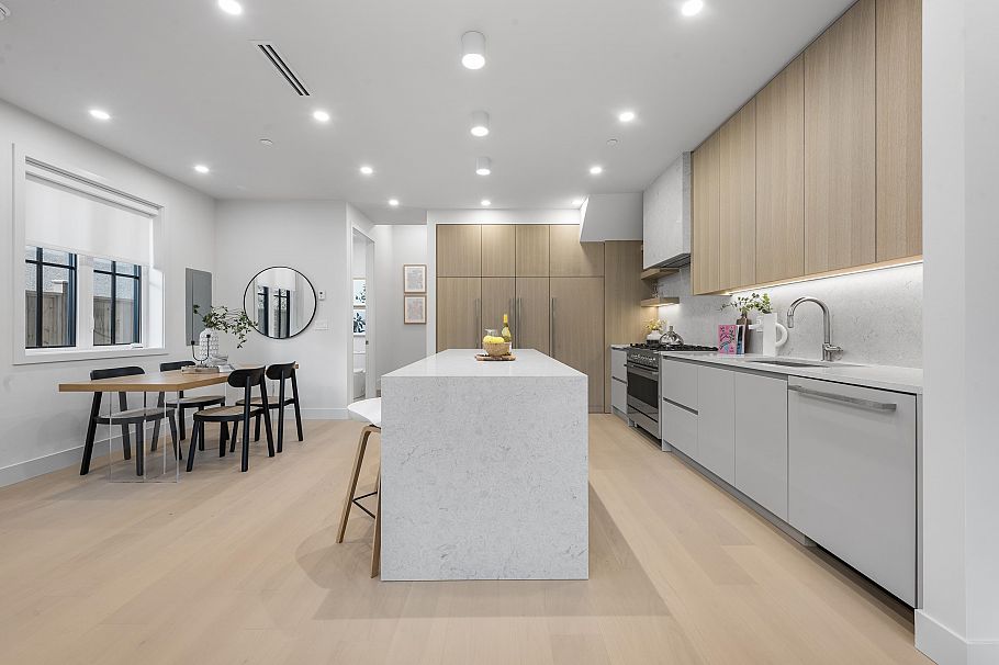 2134 E 10th Avenue Vancouver, BC - 12