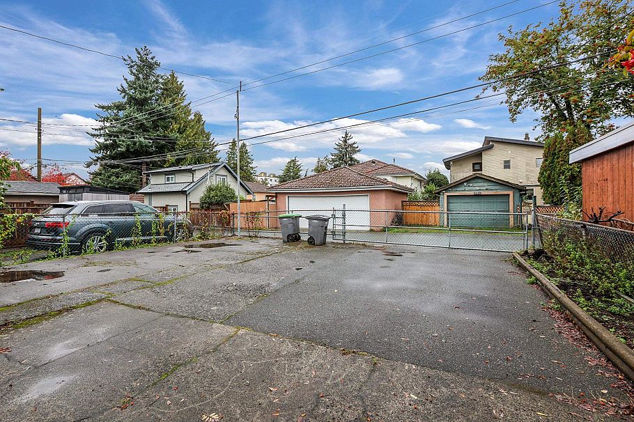 2431 E 12th Avenue Vancouver, BC - 28