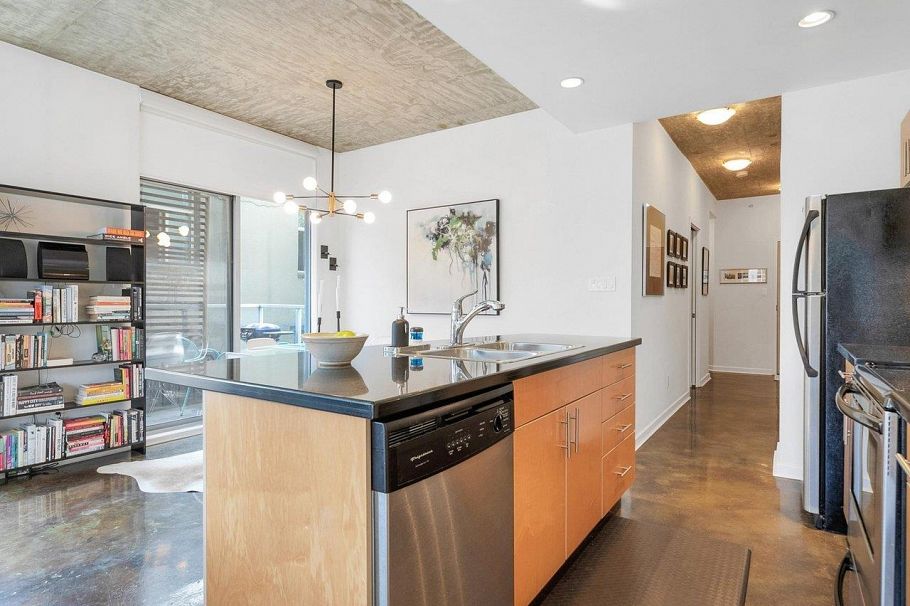 306 919 Station Street Vancouver, BC - 7