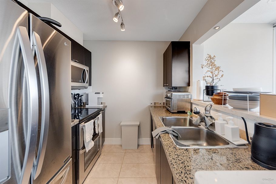 2204 1420 W Georgia Street Vancouver, BC - 7