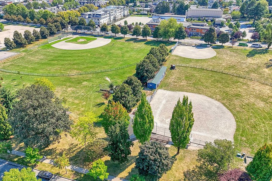 2336 45 Avenue Vancouver, BC - 39