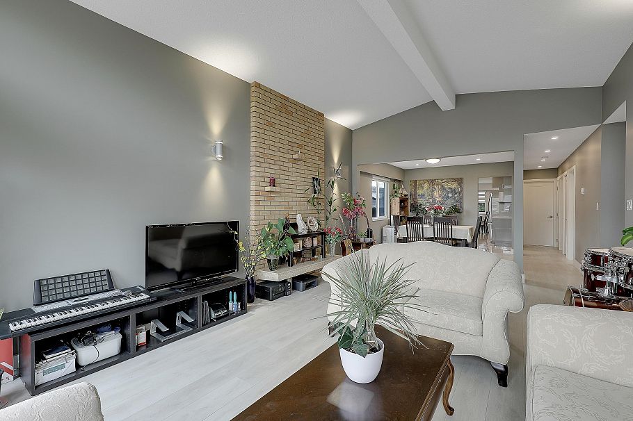 2624 Kitchener Street Vancouver, BC - 6