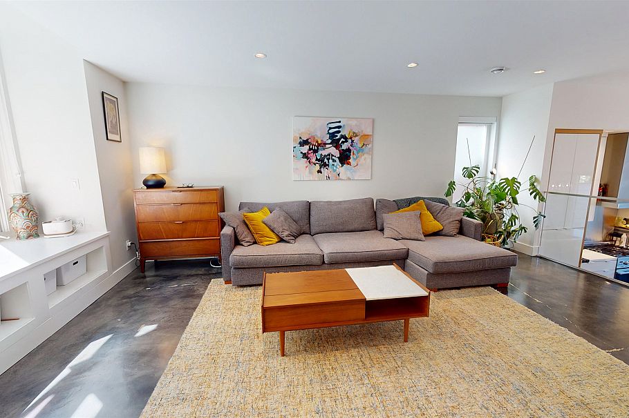 2073 E Pender Street Vancouver, BC - 5