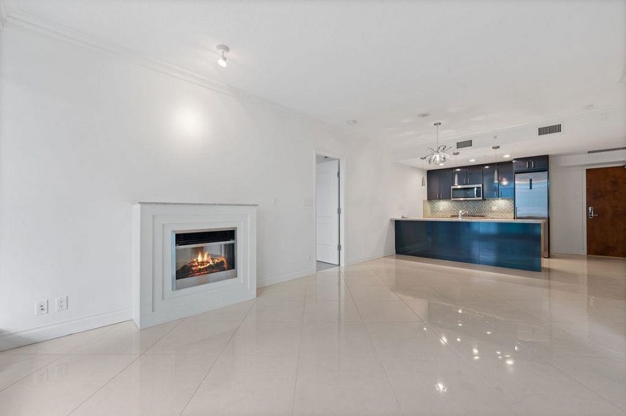 403 162 Victory Ship Way North Vancouver, BC - 6