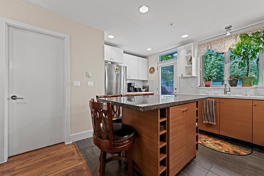 45 728 W 14th Street North Vancouver, BC - 9