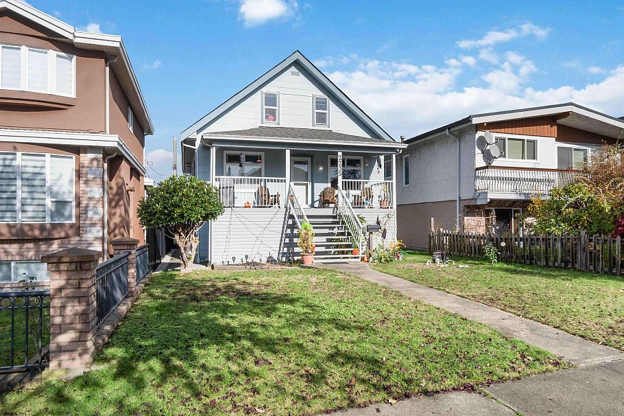 2235 East 52nd Avenue Vancouver, BC - 3