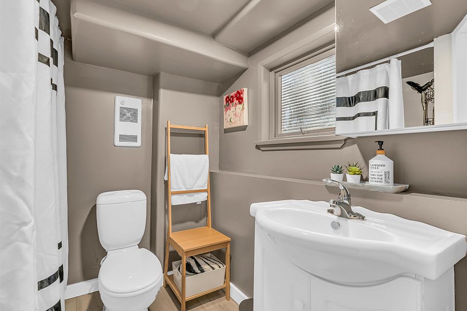 1327 E 29th Avenue Vancouver, BC - 23