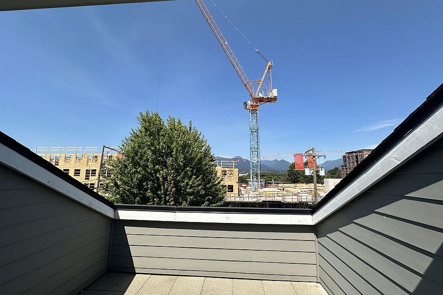 2073 E Pender Street Vancouver, BC - 33