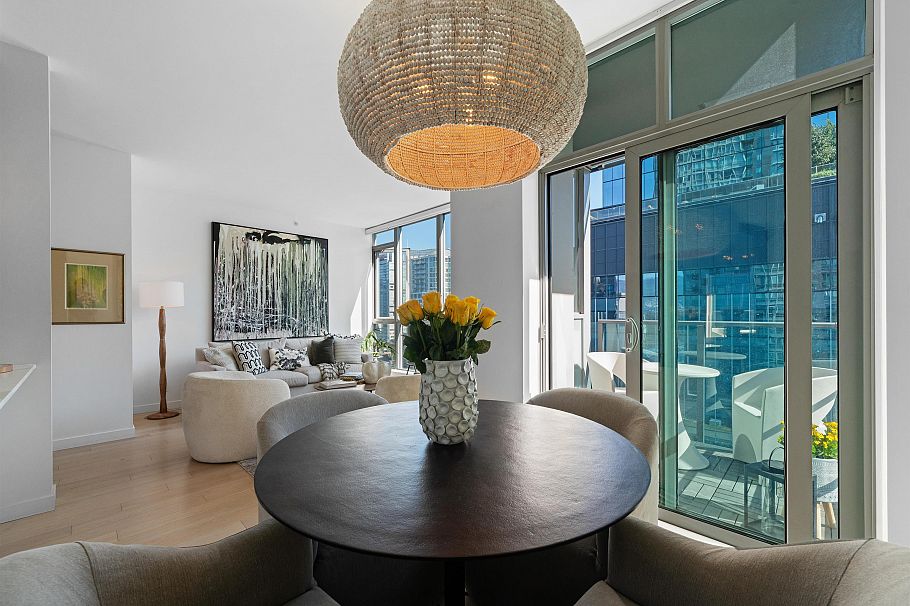 2704 1189 Melville Street Vancouver, BC - 3