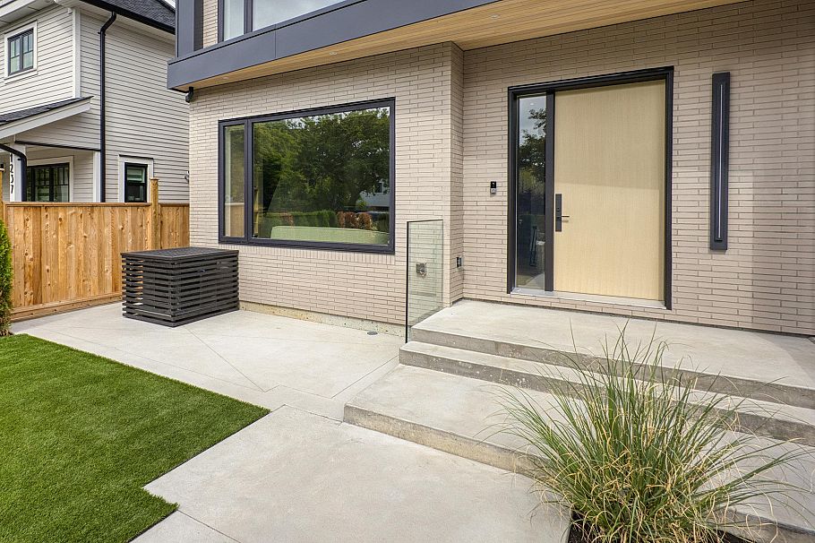 1 1243 E 27th Avenue Vancouver, BC - 3