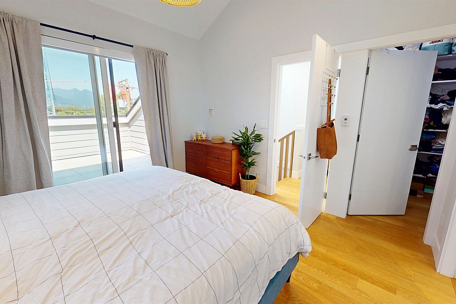 2073 E Pender Street Vancouver, BC - 22