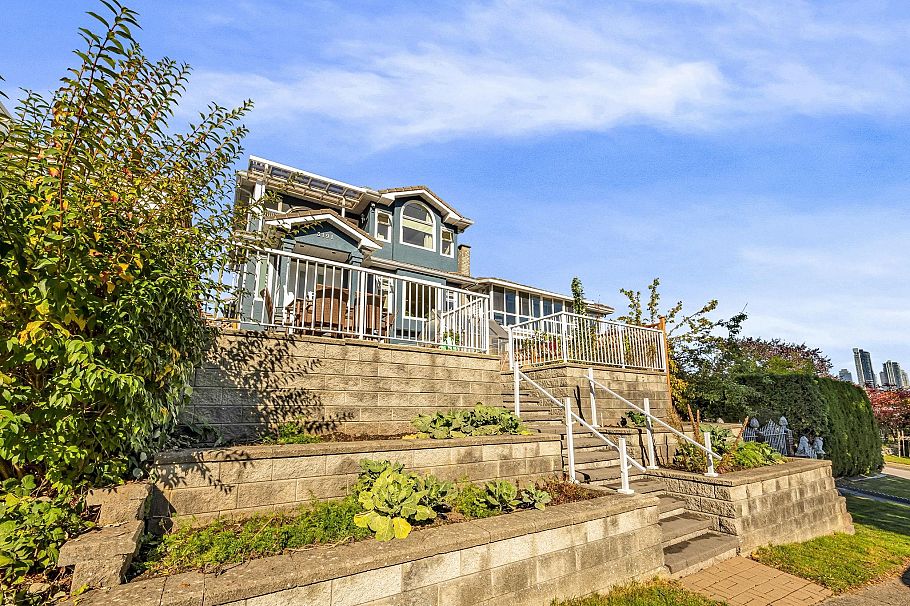 3191 E 8th Avenue Vancouver, BC - 38