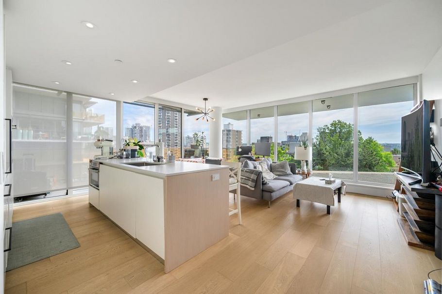 901 1180 Broughton Street Vancouver, BC - 2