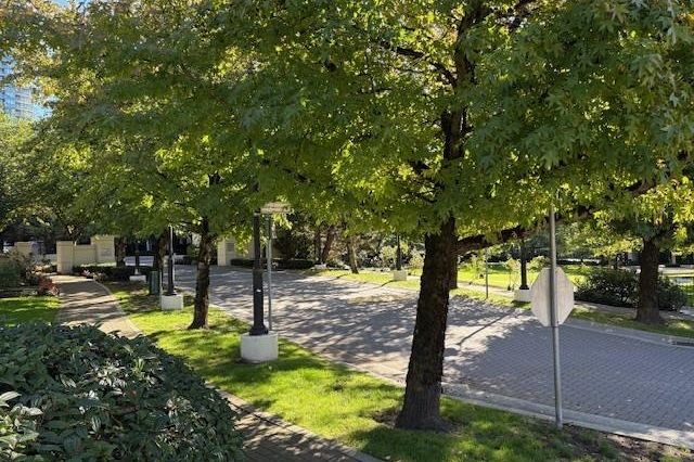 707 2088 Madison Avenue Burnaby, BC - 2