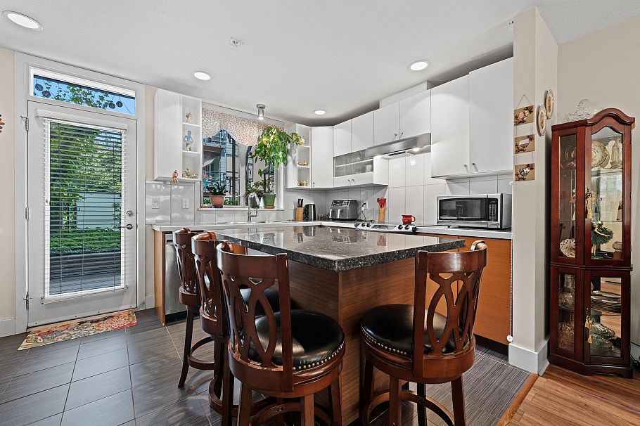 45 728 W 14th Street North Vancouver, BC - 8