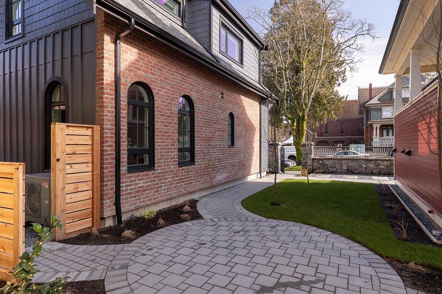 1061 Semlin Drive Vancouver, BC - 22