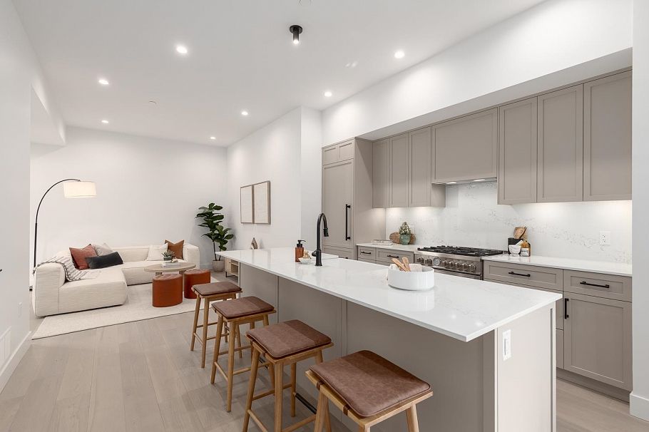 1061 Semlin Drive Vancouver, BC - 3