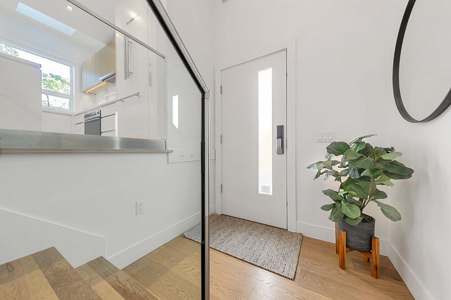 2431 W Broadway Street Vancouver, BC - 4