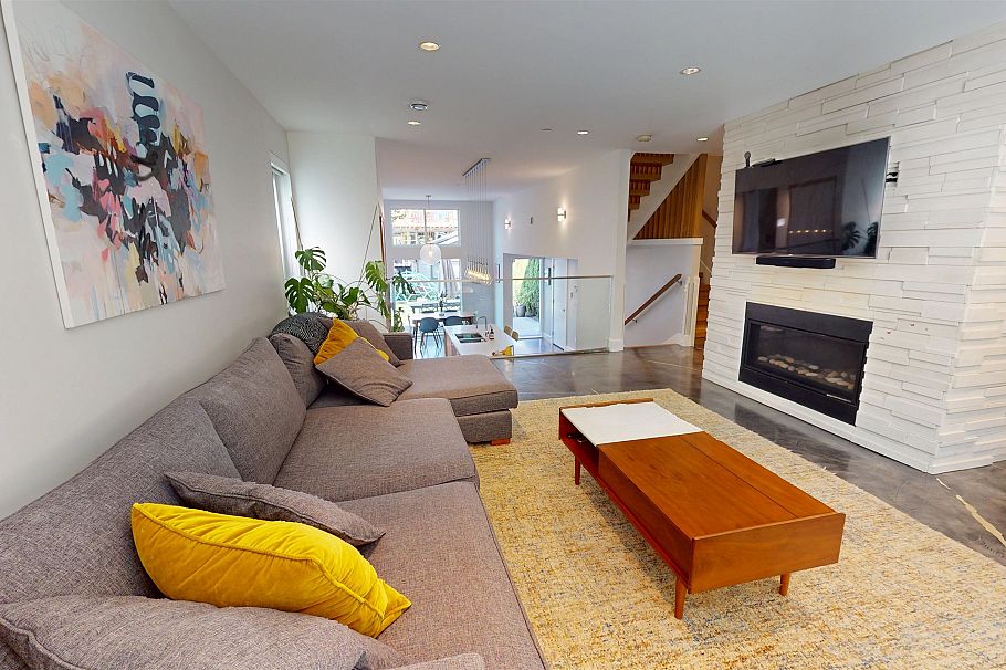 2073 E Pender Street Vancouver, BC - 6