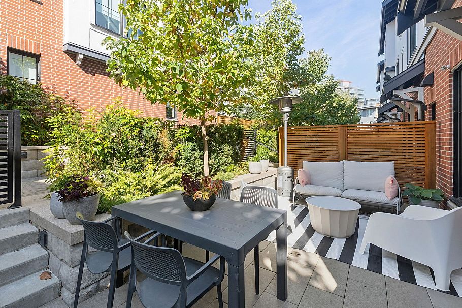 134 2070 Curling Road North Vancouver, BC - 2