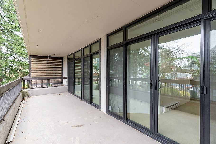 301 5932 Patterson Avenue Burnaby, BC - 23