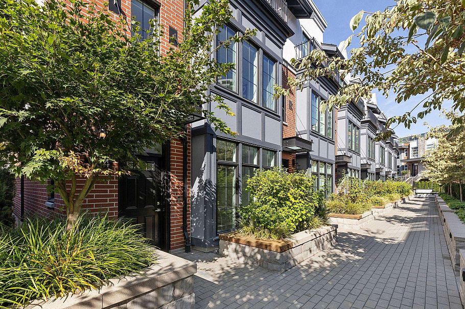 134 2070 Curling Road North Vancouver, BC - 1