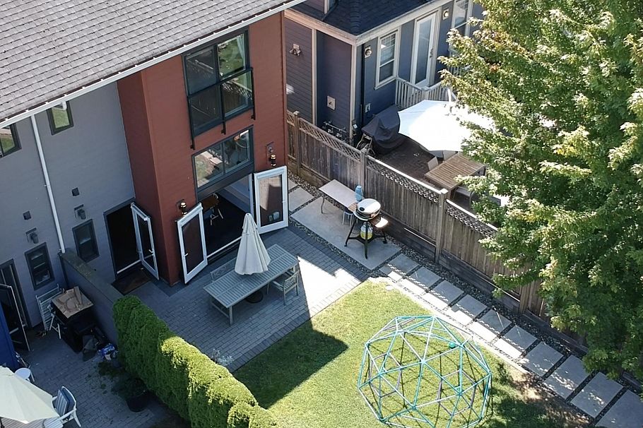 2073 E Pender Street Vancouver, BC - 32