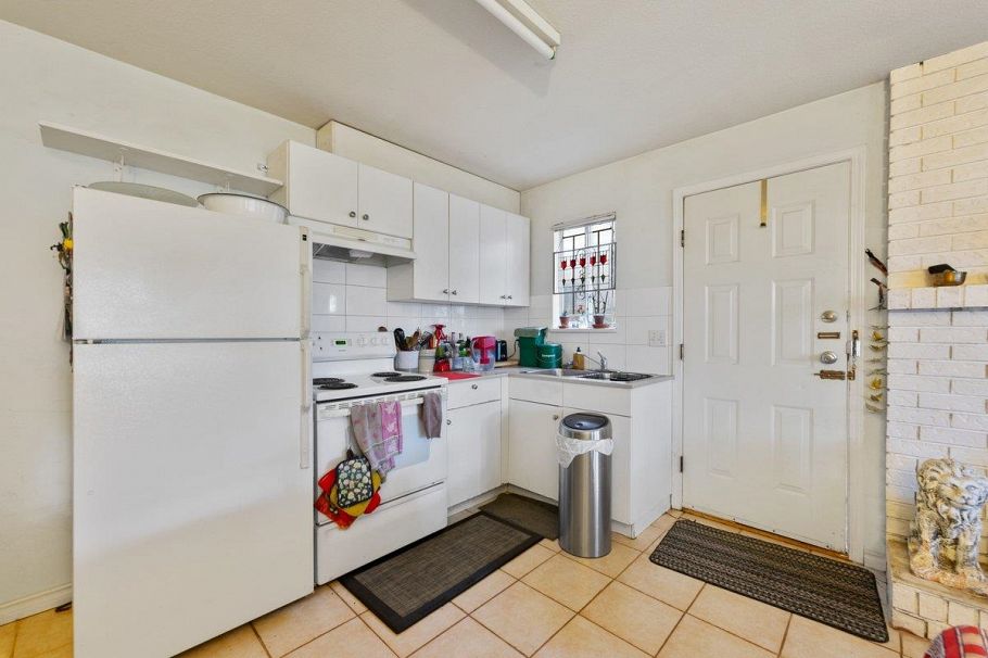 2663 E 41st Avenue Vancouver, BC - 12