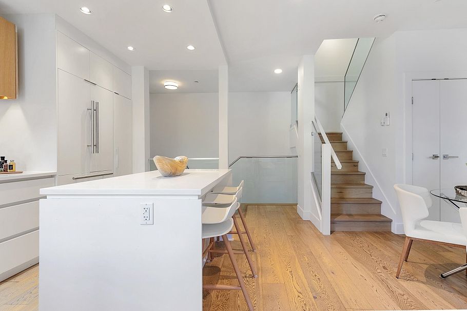 2431 W Broadway Street Vancouver, BC - 9