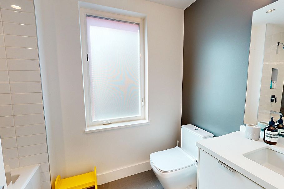 2073 E Pender Street Vancouver, BC - 16