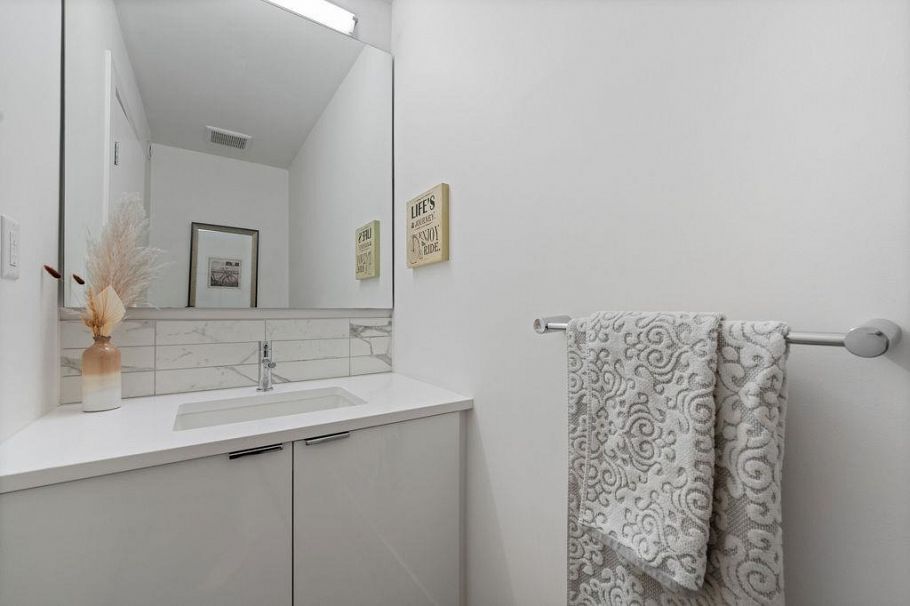 40 3596 Salal Drive North Vancouver, BC - 18