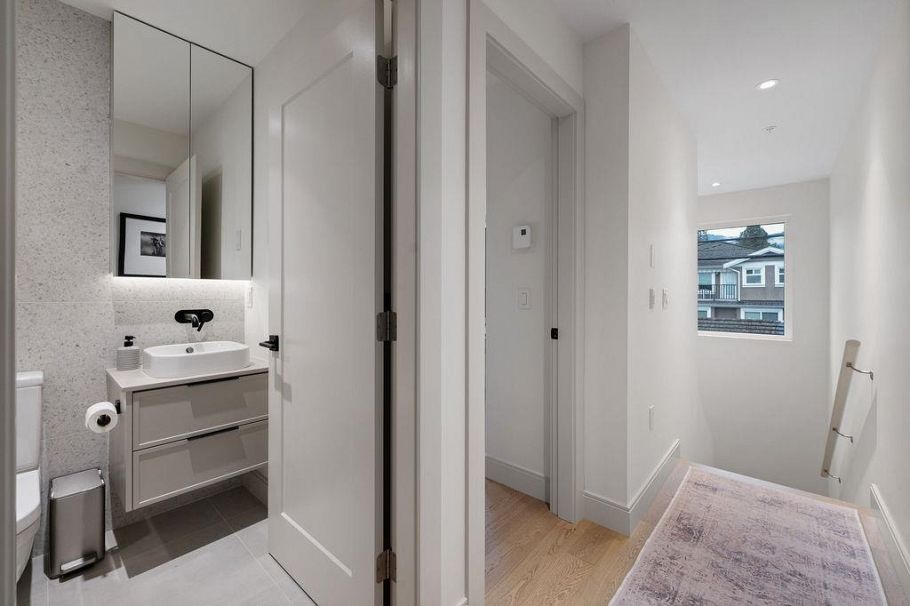 27 632 E 3rd Street North Vancouver, BC - 26