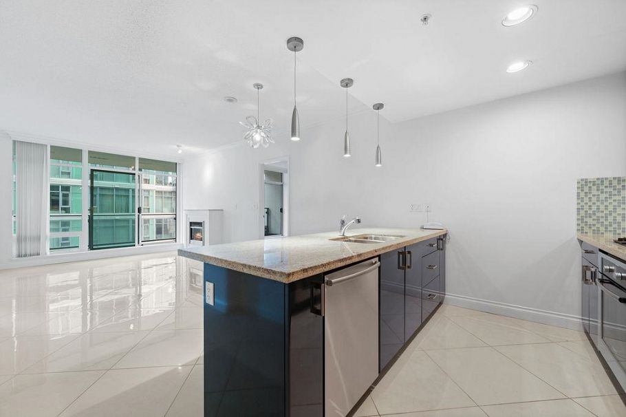 403 162 Victory Ship Way North Vancouver, BC - 18