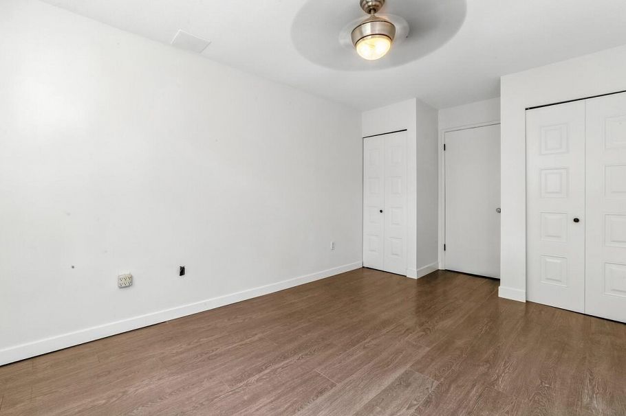 101 2910 Ontario Street Vancouver, BC - 5