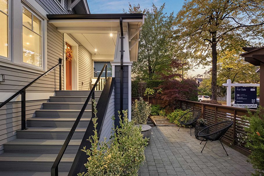 2058 E 5th Avenue Vancouver, BC - 20