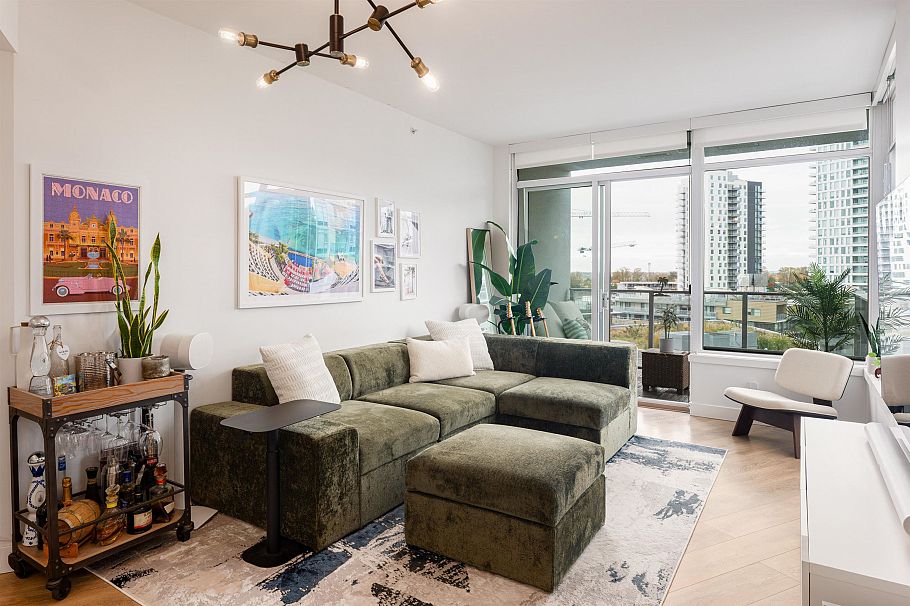 906 3557 Sawmill Crescent Vancouver, BC - 2