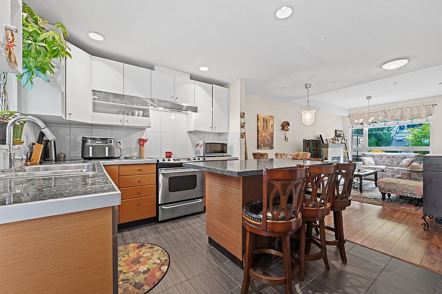 45 728 W 14th Street North Vancouver, BC - 11