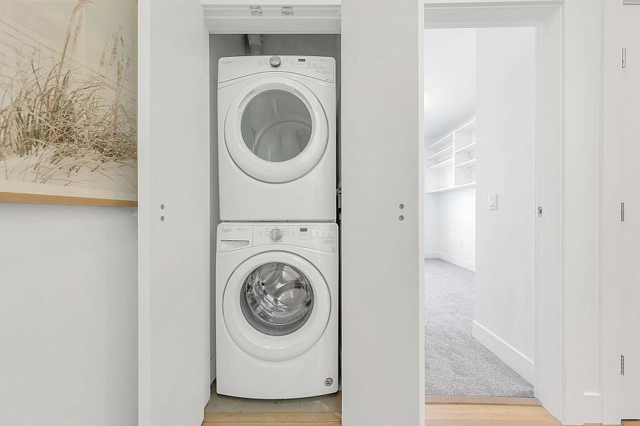 2431 W Broadway Street Vancouver, BC - 22