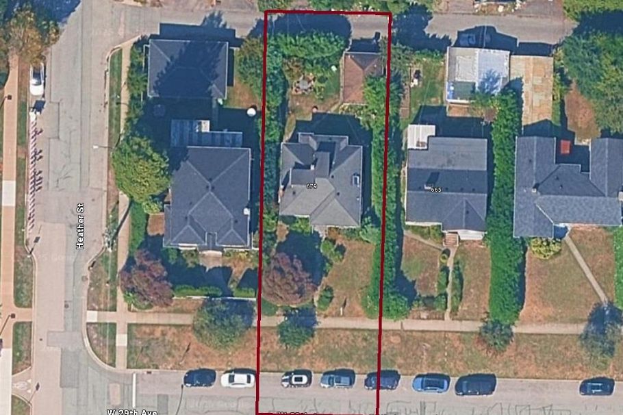 679 W 29th Avenue Vancouver, BC - 1