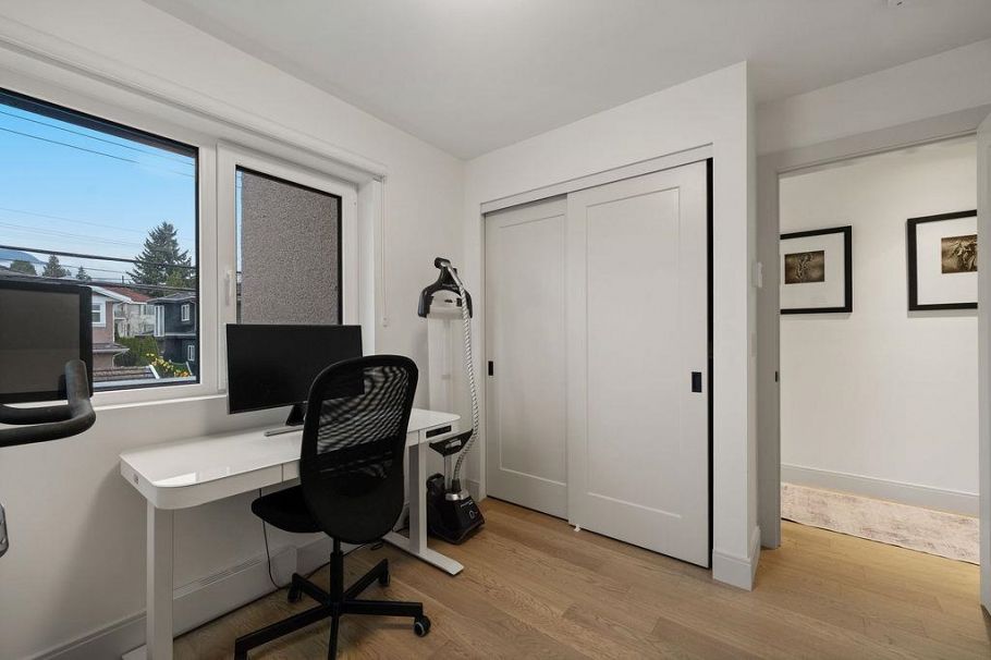 27 632 E 3rd Street North Vancouver, BC - 24