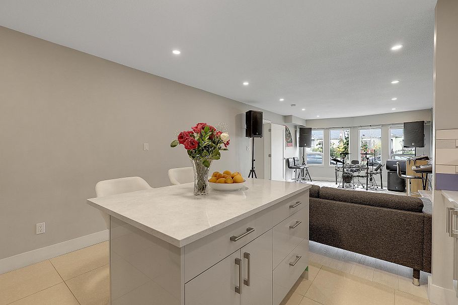 2624 Kitchener Street Vancouver, BC - 25