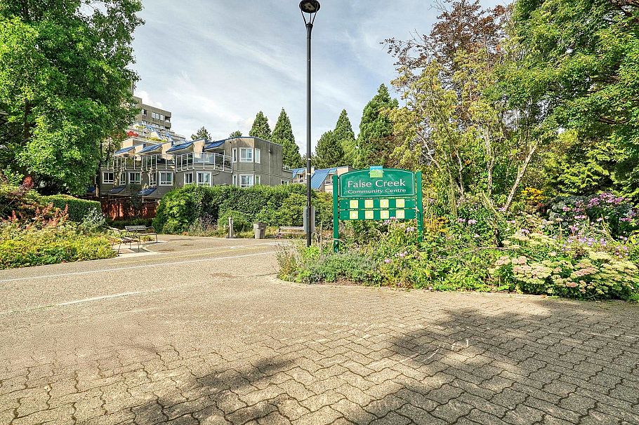 41 1425 Lamey's Mill Road Vancouver, BC - 23