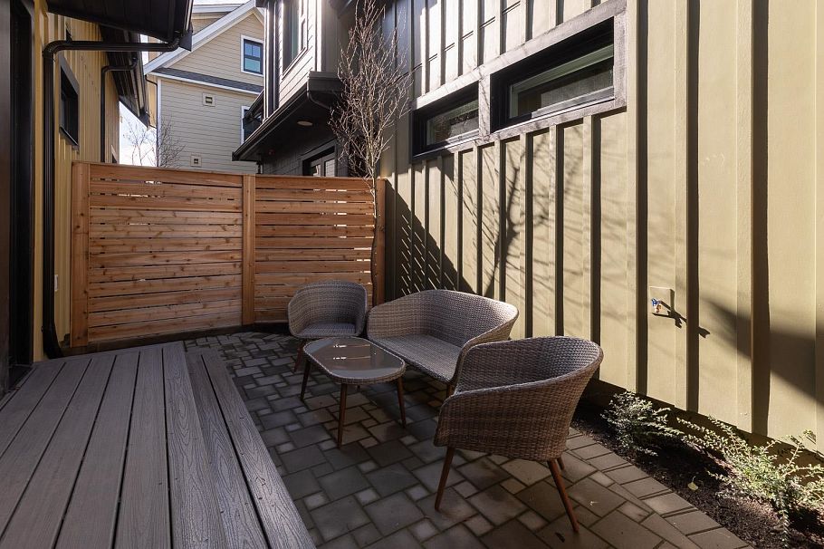 1061 Semlin Drive Vancouver, BC - 21