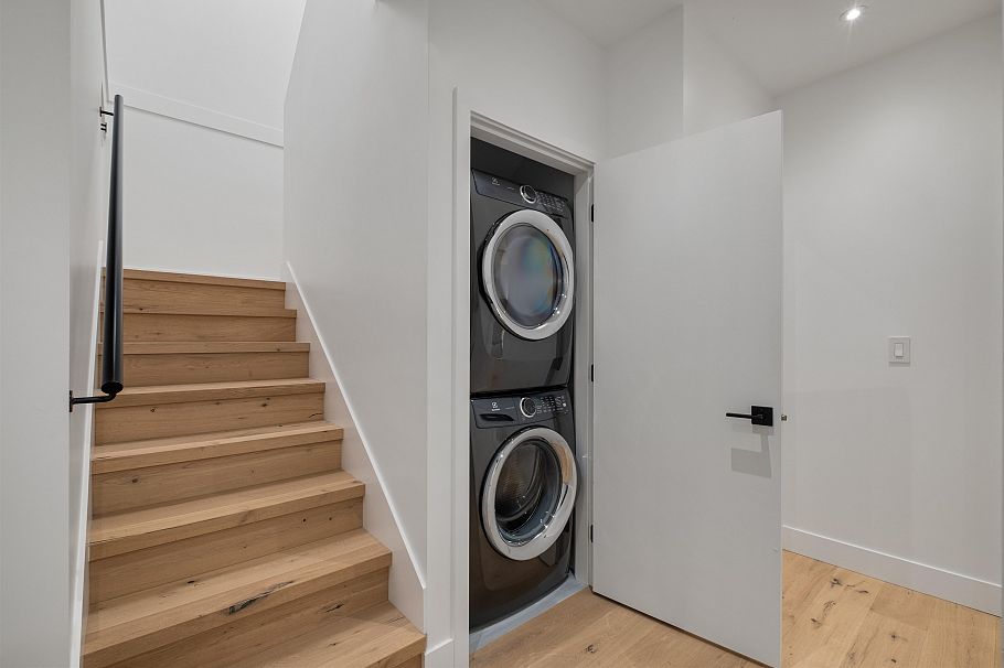 2058 E 5th Avenue Vancouver, BC - 10