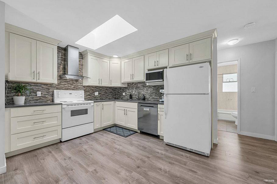 3529 Napier Street Vancouver, BC - 8