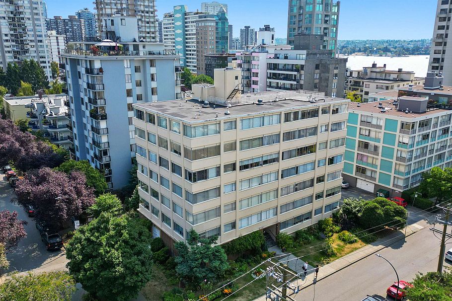 301 1050 Chilco Street Vancouver, BC - 1
