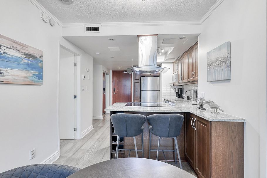 1705 1050 Burrard Street Vancouver, BC - 17