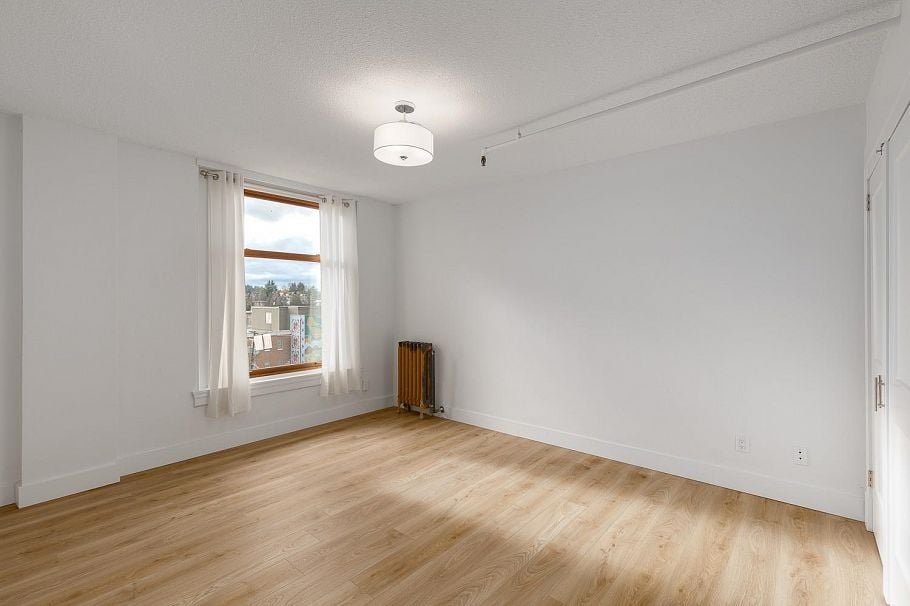 406 175 E Broadway Vancouver, BC - 3